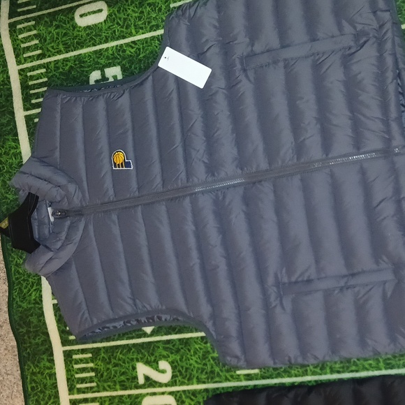 Indiana Pacers Full Zip Puffer Vest Jacket Winter Coat NWT - Picture 3 of 5